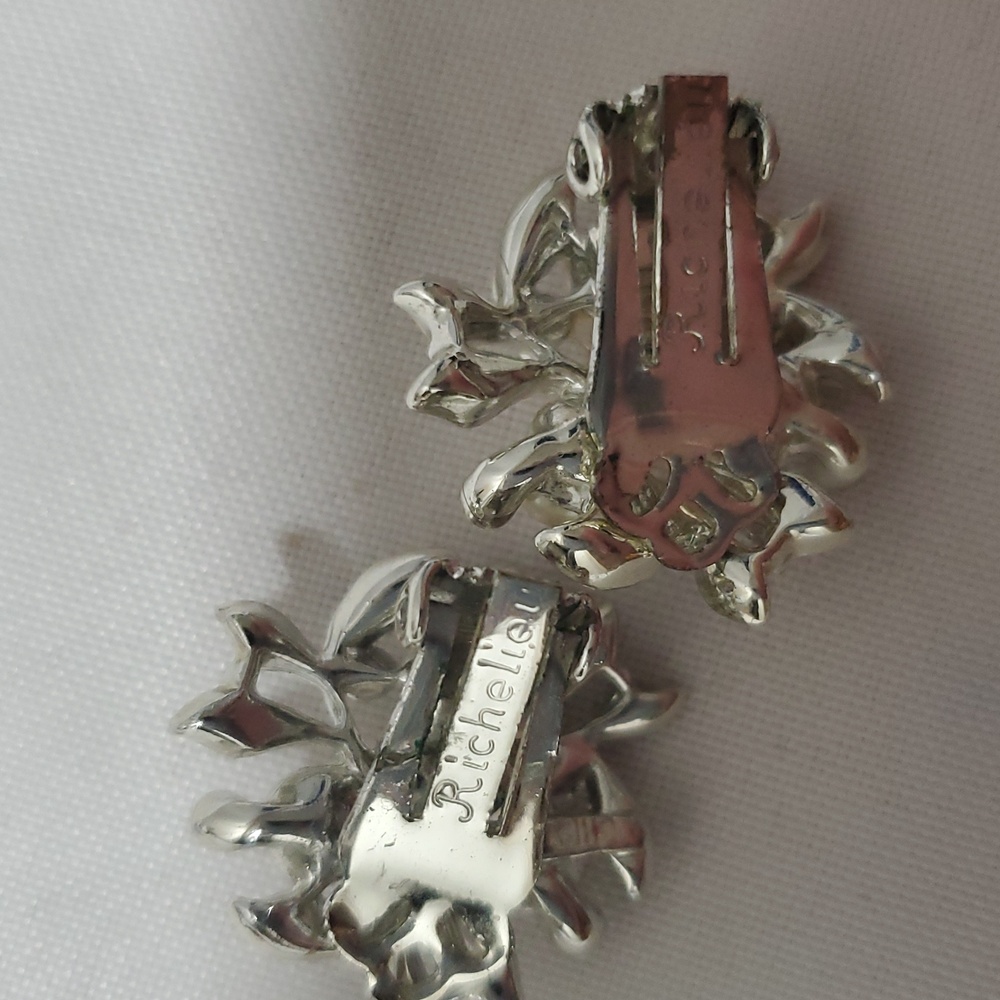 Richel Lee Elegant Silver and Pearl Floral Earrings Clip Ons, NWOT - Picture 2 of 3